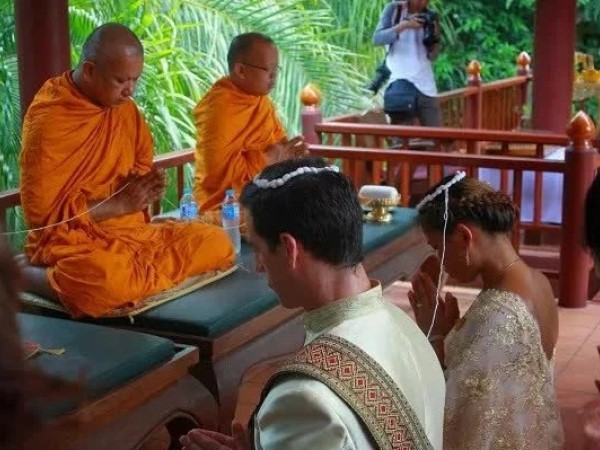 Dân mạng bất ngờ về loạt văn hóa của đám cưới tại Thái Lan, đặc biệt chỉ cần làm một điều này thì mỗi vị khách đều có thể dắt theo cả gia đình đến ăn tiệc mà chẳng cần tốn tiền phong bì!?