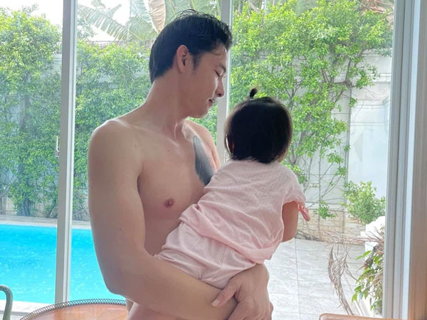 Quách Ngọc Ngoan khoe ảnh con gái nhỏ, bất ngờ bàn tới chuyện 'muốn có bạn gái' sau khi chia tay Phượng Chanel