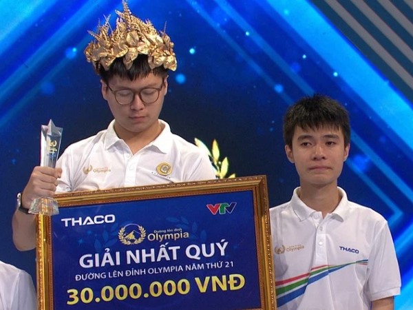 Trận thi quý xúc động nhất Olympia 2021: Thí sinh vào chung kết năm quá xuất sắc nhưng bạn về nhì khiến ai cũng rưng rưng nước mắt