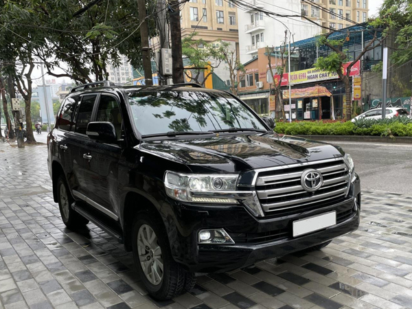 Toyota Land Cruiser 2016 trên thị trường xe cũ, giá chát nghịch lý