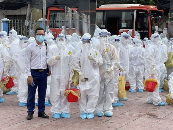 Những câu chuyện về tình người từ ký ức của nhóm phóng viên lao vào tâm dịch Bắc Giang