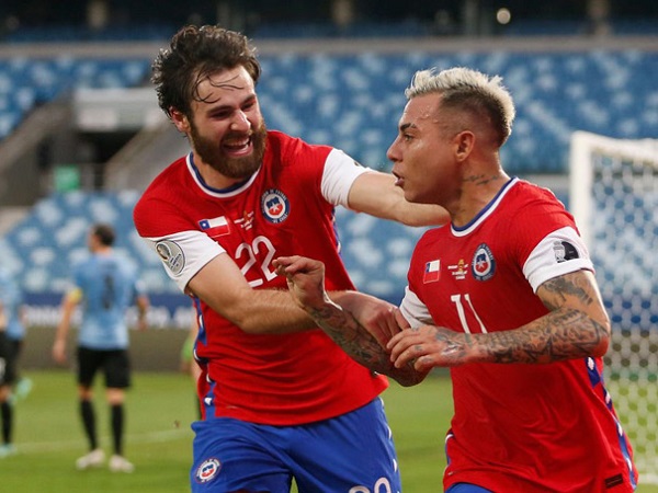 Arturo Vidal đá phản lưới, Chile vẫn giành vé vào tứ kết Copa America