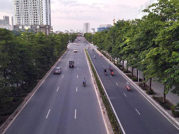 Đại lộ Chu Văn An nhếch nhác sau hơn 1 năm sử dụng