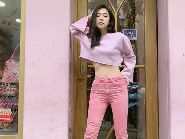 Nàng BTV được bạn trai doanh nhân cầu hôn trên máy bay: Style ngập váy vóc, không thiếu những set khoe dáng chuẩn đét
