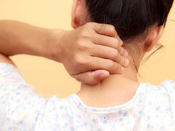 Cảnh giác trước hiện tượng thoái hóa đốt sống cổ ở dân văn phòng, không điều trị kịp thời có thể gây bại liệt