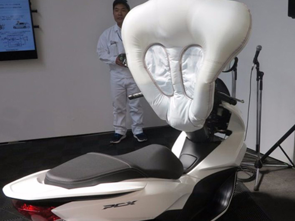 Túi khí cho xe máy: Không phải SH, PCX mới được gọi tên