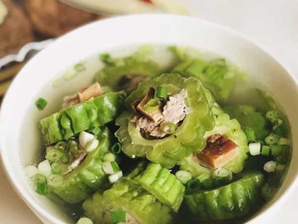 Bệnh nhân tiểu đường có 3 khung giờ dễ biến chứng nhất trong ngày, khuyến cáo ăn 3 loại rau để hạ đường huyết nhanh