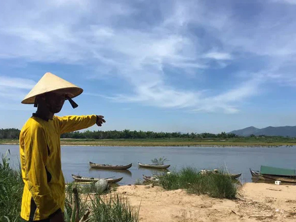Vợ chồng cùng tử vong do điện giật khi kích điện bắt cá trên sông