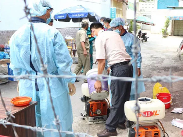 Bốn người trong một gia đình F2 nghi mắc Covid-19