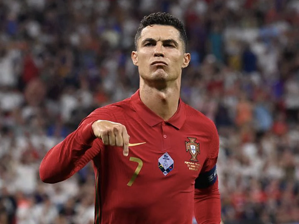 Lập cú đúp vào lưới Pháp, Ronaldo tàn phá hàng loạt kỷ lục