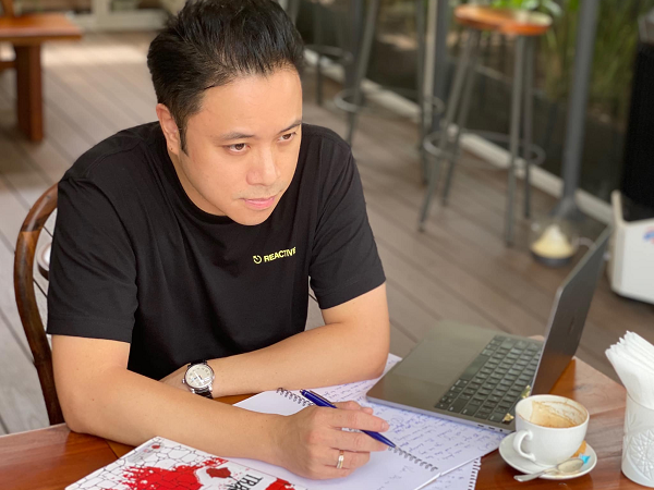 Sau 'Mắt biếc', Victor Vũ lại tiếp tục chuyển thể tiểu thuyết trinh thám kinh dị 'Trại hoa đỏ'?