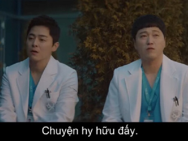 'Hospital Playlist' tập 2: Thai phụ mất con đau đớn xin Kim Dae Myung hãy tiếp tục bảo vệ đứa bé còn lại