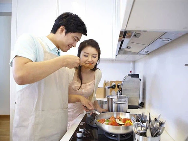 Nấu mâm cơm đắt đỏ nhân ngày em chồng lên chơi, vợ bị hai anh em 'cạnh khóe hội đồng' và cái kết hả hê!