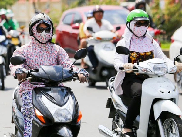 Cô gái bị tai nạn bởi váy chống nắng, cuốn cả bàn tay vào bánh xe, hội chị em giật mình vì trước nay quên để ý một chi tiết này