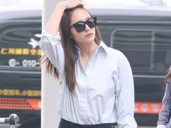 Cùng là diện áo sơ mi nhưng Krystal có lúc mặc sai đến lộ hết nhược điểm vóc dáng, khi lại chuẩn xịn đẹp