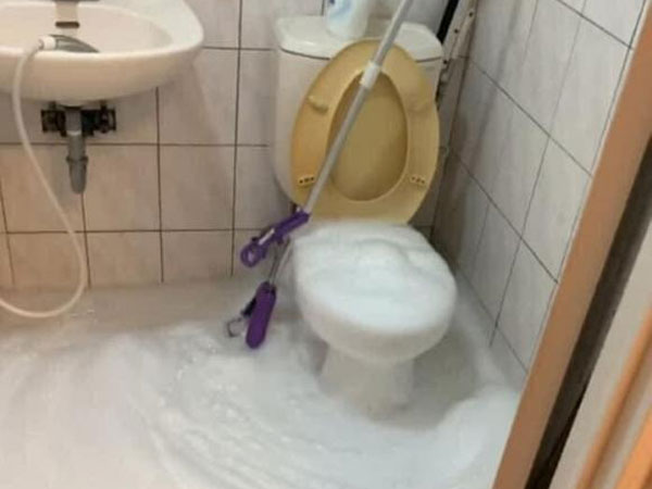 Mới về làm dâu ngày đầu, cô gái khiến 'bồn cầu ngộ độc' và cái kết bị mẹ chồng mắng: 'Ăn gì mà ngốc nghếch!'