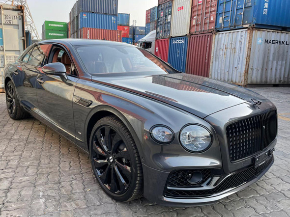 Đấu xe chính hãng, Bentley Flying Spur V8 First Edition nhập khẩu tư nhân chào giá hơn 18 tỷ đồng tại Việt Nam