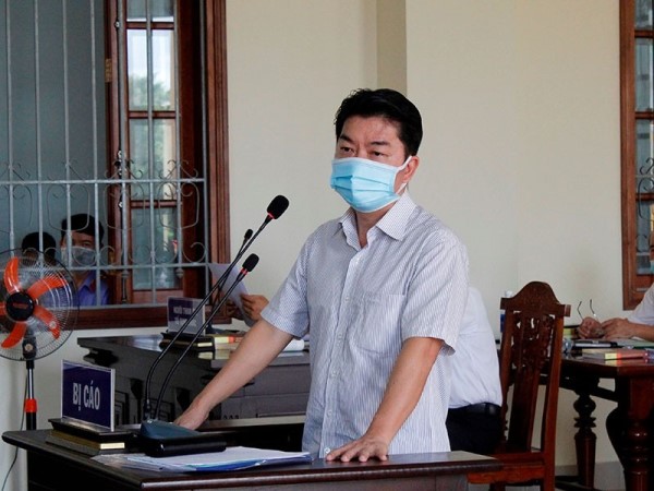 Cựu phó chủ tịch quận Bình Thủy nhận sai
