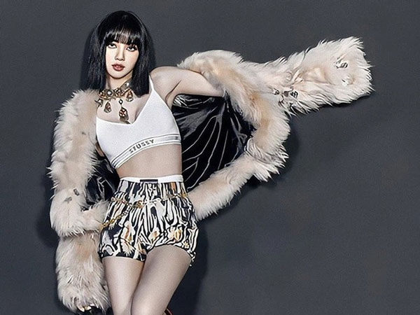 Thời e ấp qua rồi, bây giờ các cô idol ưa khoe ngực, hở bạo và 'thiêu rụi' mắt fan bằng body 'ngộp thở' cơ!