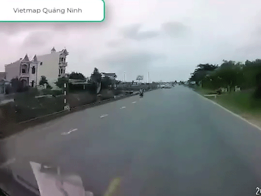 Khoảnh khắc ô tô tuần tra CSGT Hải Dương đâm xe đạp điện, 1 nữ sinh tử vong