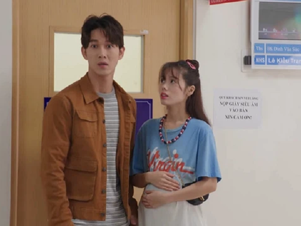 Cây táo nở hoa: Dư nghĩ về Trinh khi ở bên Trúc, Trúc rụng rời bắt gặp Dư đưa bồ đi khám thai