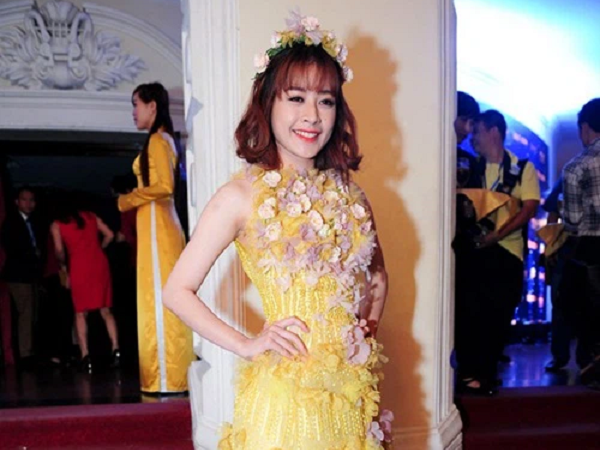 Sao Vbiz ngày xưa mặc gì lên thảm đỏ: Hari Won - Chi Pu sến không tưởng, kéo tới Phi Thanh Vân xong sốc nhẹ
