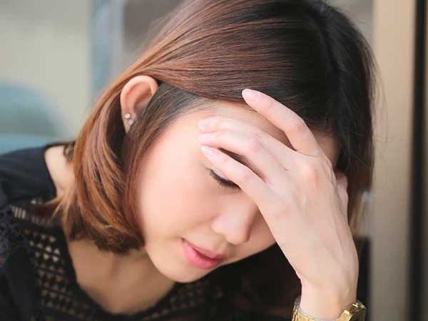 Anh trai tôi thông báo sẽ tổ chức đám cưới ngay sau khi chị dâu tương lai xuất viện, nào ngờ mẹ tôi bật khóc khuyên anh đừng lấy
