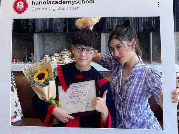 Nàng Á hậu Việt Nam có điểm thi THPT 'í ẹ' nhưng cậu em ruột lại cực phẩm: Đẹp trai, học giỏi, cầm trên tay tờ giấy rõ ngầu