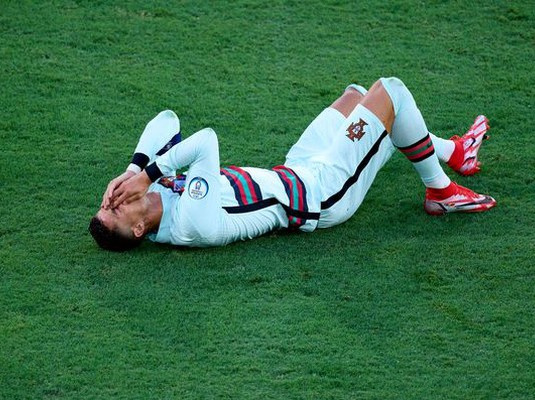 CĐV: 'Ronaldo thật không biết xấu hổ!'