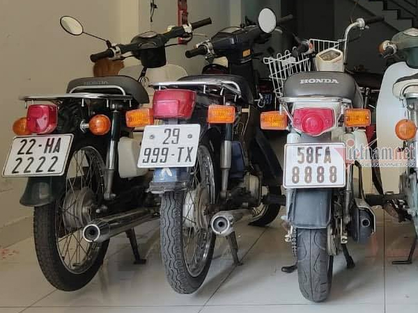 Dàn xe Honda Cub biển tứ quý cực hiếm của dân chơi Sài Gòn
