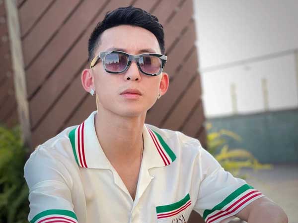Trai đẹp được truy tìm info ráo riết khi lên sóng truyền hình, ảnh đăng 'Phây' ngầu như rapper ai nghĩ cầu thủ trời!