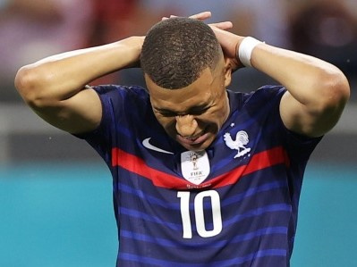 Đồng đội bảo vệ Mbappe sau mùa Euro 'siêu' thảm họa