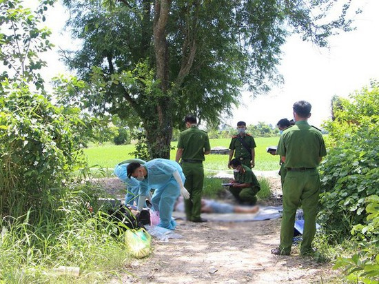 Một người đàn ông chết bất thường cạnh nhà máy rác, thi thể có nhiều vết đâm