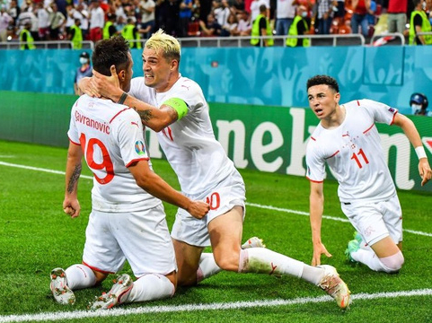 Siêu kịch tính: Pogba lập siêu phẩm, Thụy Sĩ hạ gục Pháp bằng chiến công kì vĩ 'trăm năm có một'