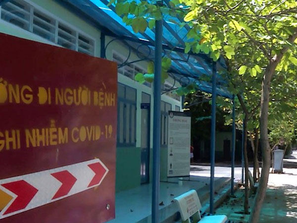 25 bệnh nhân và thân nhân tại Bệnh viện Phạm Ngọc Thạch nghi mắc COVID-19