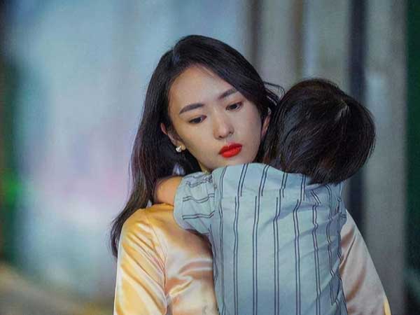 Chuẩn bị màn cầu hôn bạn gái hoành tráng, nào ngờ cô ấy xuất hiện với 2 vị khách đặc biệt khiến tôi ngớ người