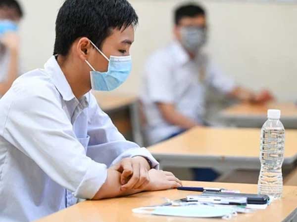 Chị chở em đi thi vào lớp 10 là F0, nhà trường phát thông báo khẩn