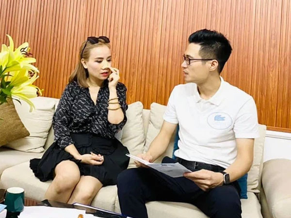 'Cô Xuyến' Hoàng Yến tung ảnh làm việc với luật sư, quyết xử lý đến cùng dù chồng cũ đã lên tiếng xin lỗi