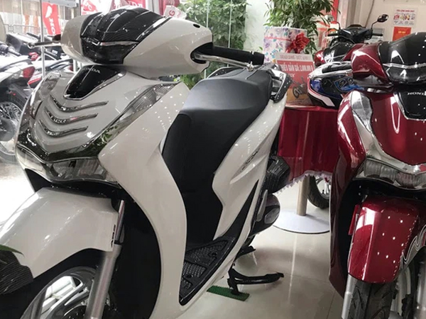 Honda SH tiếp tục giảm giá, "bay" 4 triệu đồng