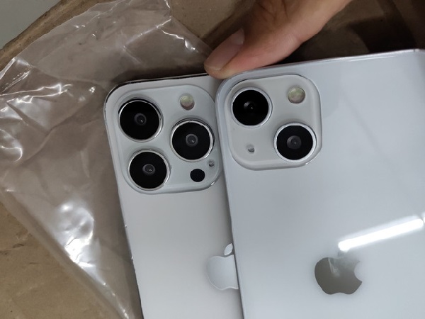 Rò rỉ hình ảnh mô hình của iPhone 13: Cụm camera chéo nhau, tai thỏ đã có sự thay đổi