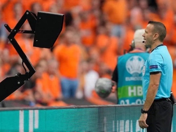 Công nghệ VAR và goal-line hoạt động hiệu quả thế nào?