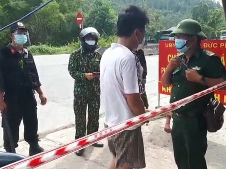 Xin ra ngoài khu phong tỏa để mua thuốc cho cha bệnh nặng, thanh niên lại mua ma túy về sử dụng