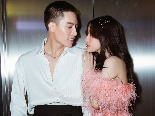 Couple mới của Vbiz: Nửa đêm nhà trai đòi mang bông tẩy trang sang nhà gái, netizen 100 thì 99 người khen quá dễ thương!