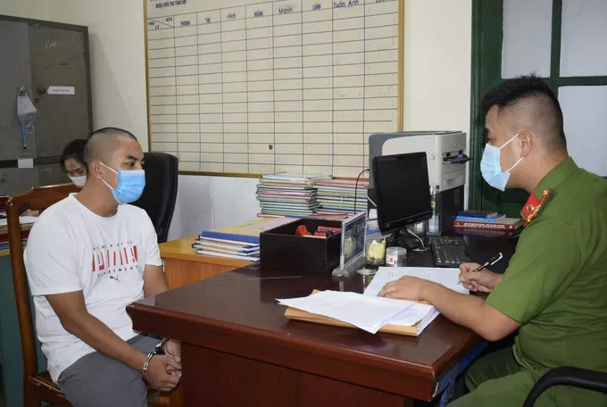 Tạm giữ cán bộ CDC Hải Dương làm giả chữ kí để cấp giấy xét nghiệm phòng dịch