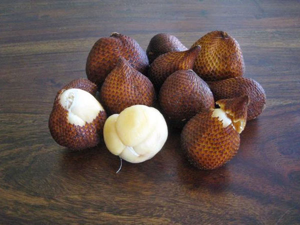 Dân mạng phát sợ trước loại quả có vỏ như da rắn, bóc ra thì lại là hình ảnh trái ngược