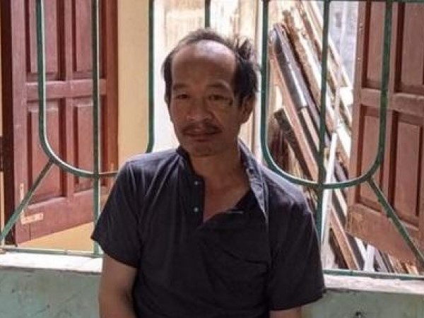 Khởi tố kẻ côn đồ dọa giết hàng xóm, đánh công an