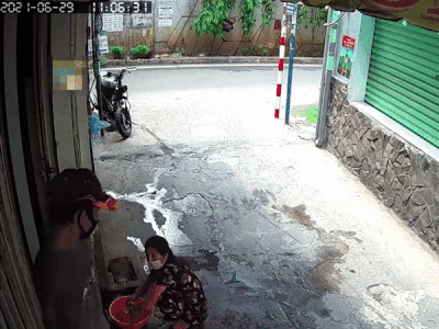 Gã đạo chích vô tư lẻn vào nhà bê trộm laptop, ra ngõ gặp ngay gia chủ và hành động bất ngờ sau đó
