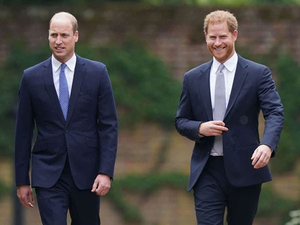 Nóng: Gạt bỏ bất hòa, Hoàng tử William cùng em trai Harry vai kề vai trong lễ khánh thành tượng Công nương Diana