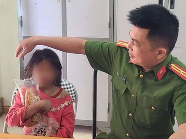 Bố mẹ đều là 'con nghiện' lâu năm, bé gái 11 tuổi bị bỏ đói đi lạc trong rừng