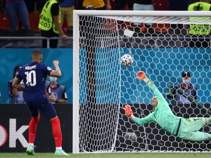UEFA ra phán quyết chính thức về yêu cầu đá lại trận Pháp vs Thụy Sĩ